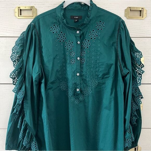 J. Crew Women’s Emerald Green Eyelet 1/2 Button Exaggerated Ruffle Sleeve Blouse - Picture 4 of 8